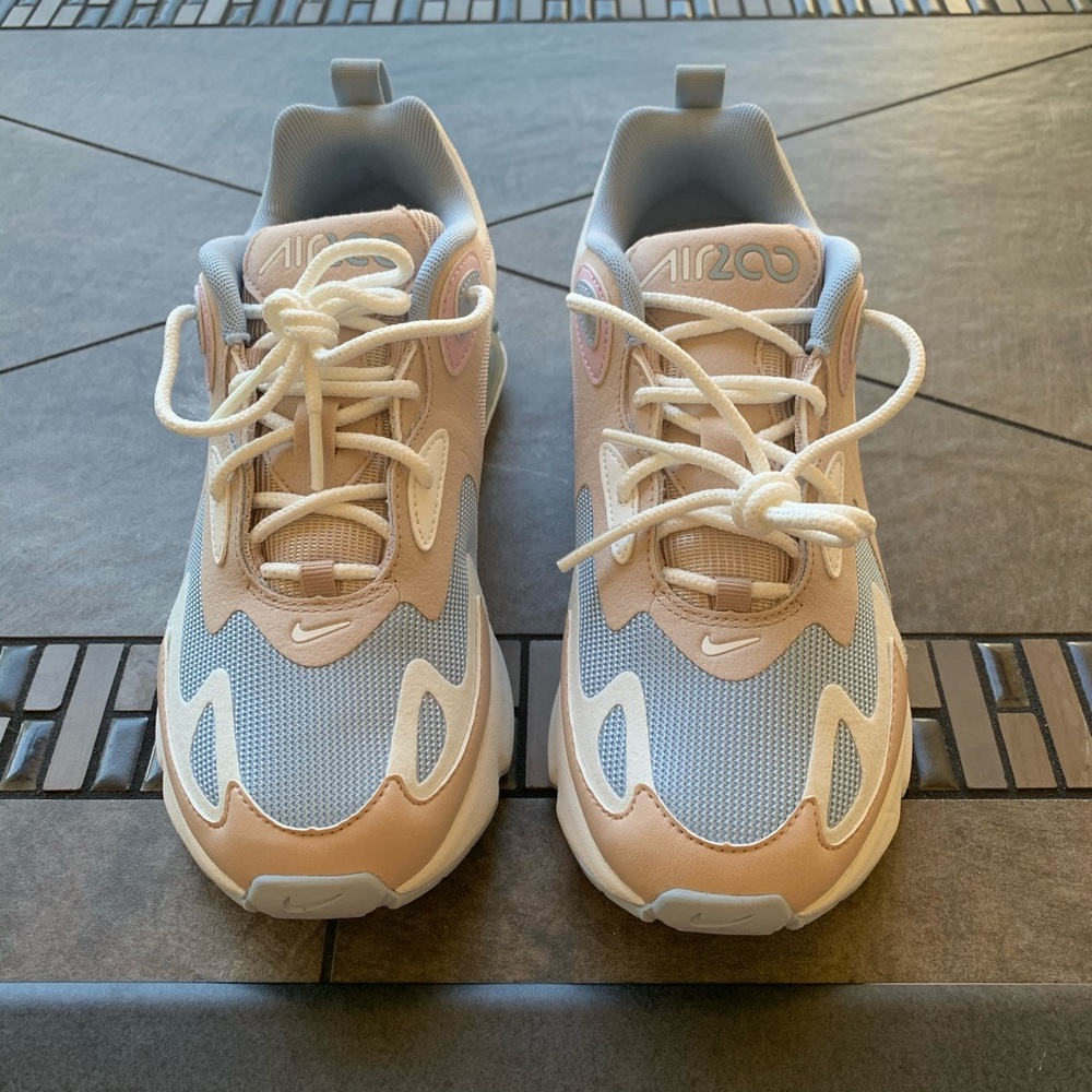 nike air max 200  • BRAND NEW • NEVER WORN - Picture 10 of 16